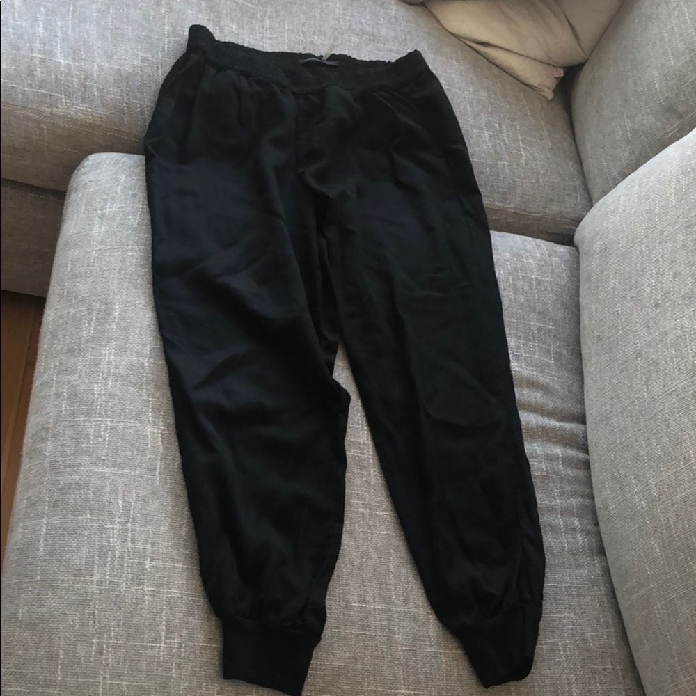 size L black joggers w pockets